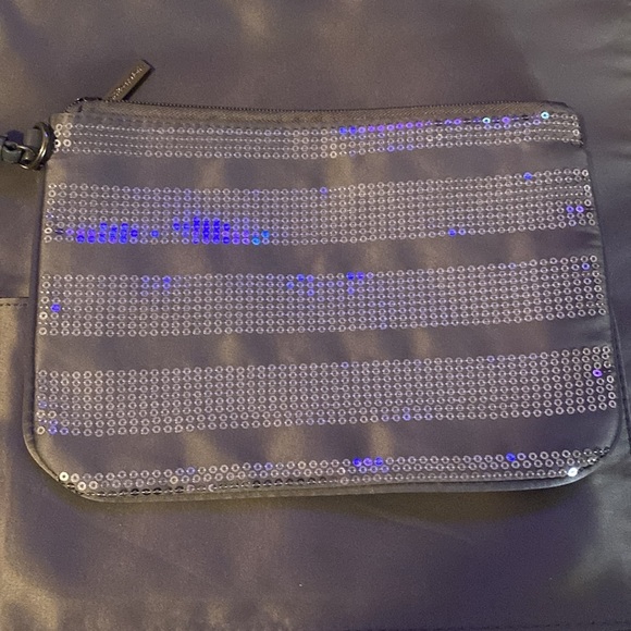 🩶Bath and Body Works🩶Gray Satin Tote w/Detachable Sequined Wristlet/NWOT - Picture 8 of 11